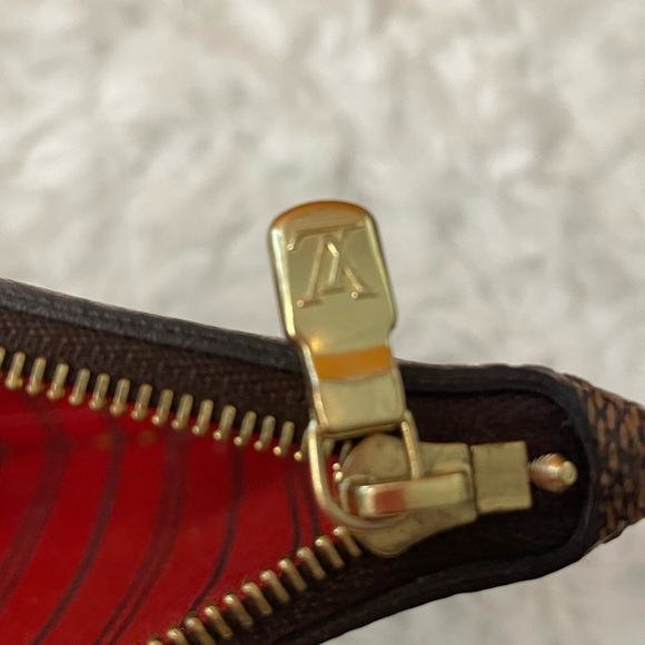 Louis Vuitton wristlet - Picture 7 of 7